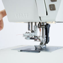 Charger l'image dans la galerie, PFAFF Creative elevate 680 BAISSE DE PRIX, UNITÉ DE BRODERIE GRATUITE, JUSQU'AU 08.11.2026, D'UNE VALEUR DE 800.00