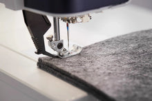 Charger l'image dans la galerie, PFAFF Creative Performance 950