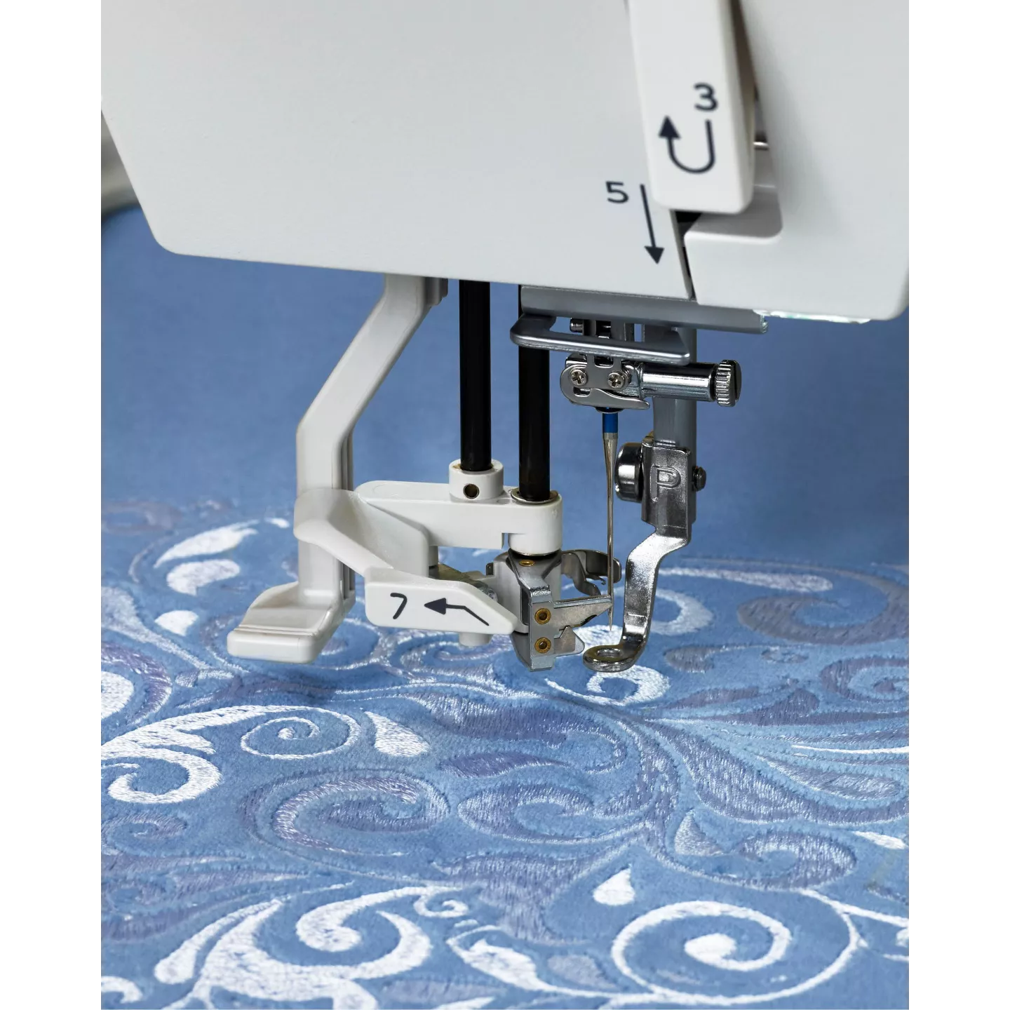 elna eXpressive 830L Creative Edition