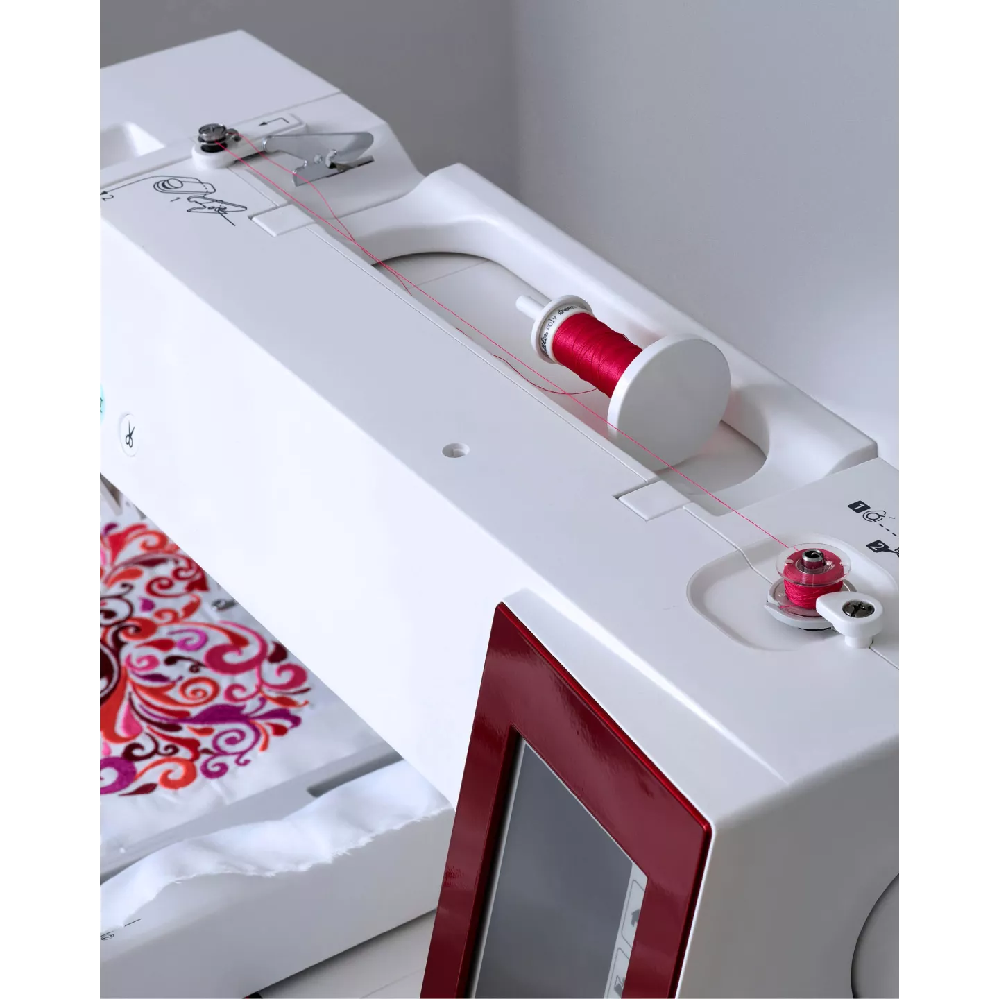 elna eXpressive 830L Creative Edition