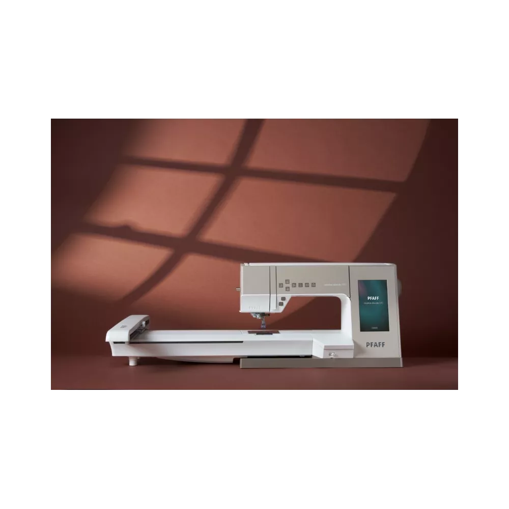 Pfaff Creative Elevate 680