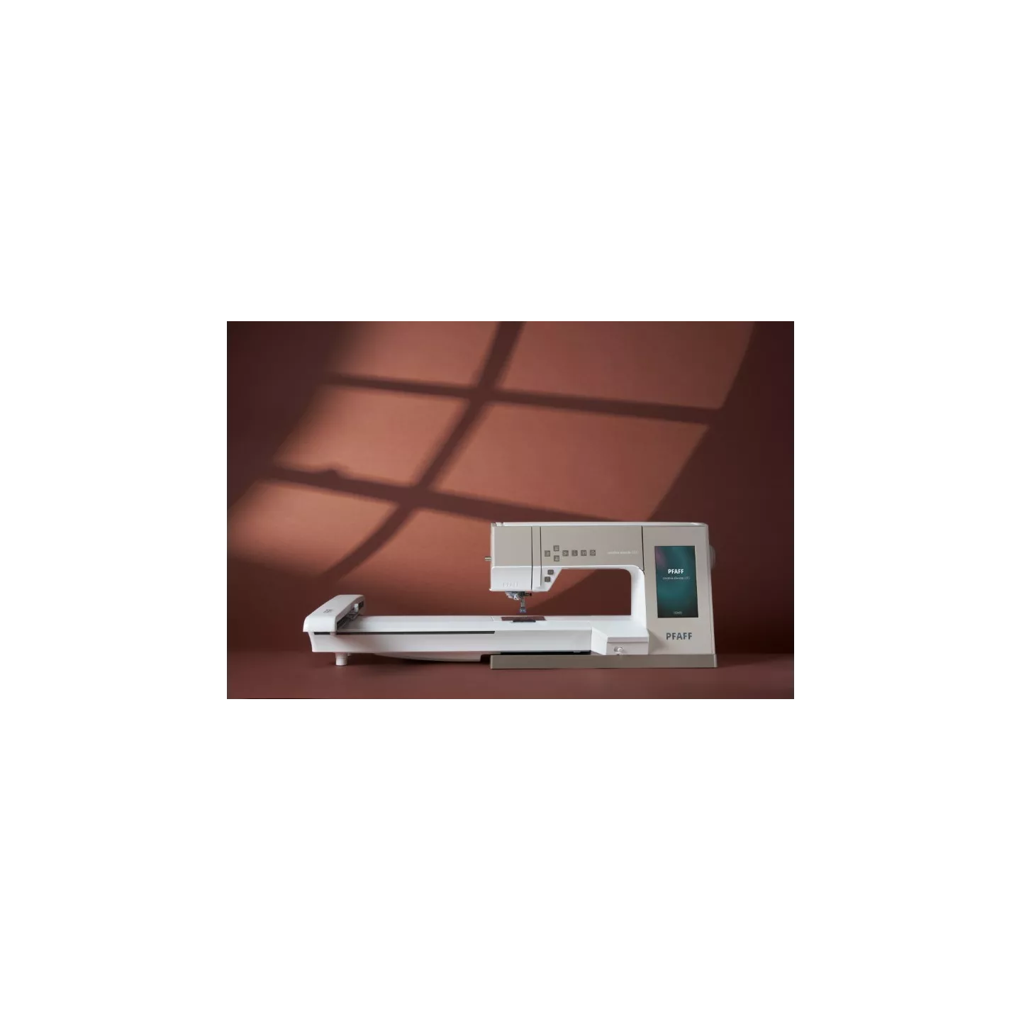 Pfaff Creative Elevate 680