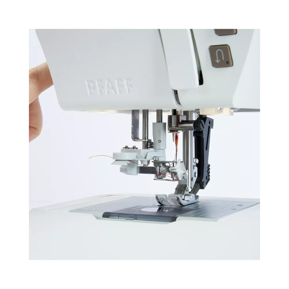 Pfaff Creative Elevate 680