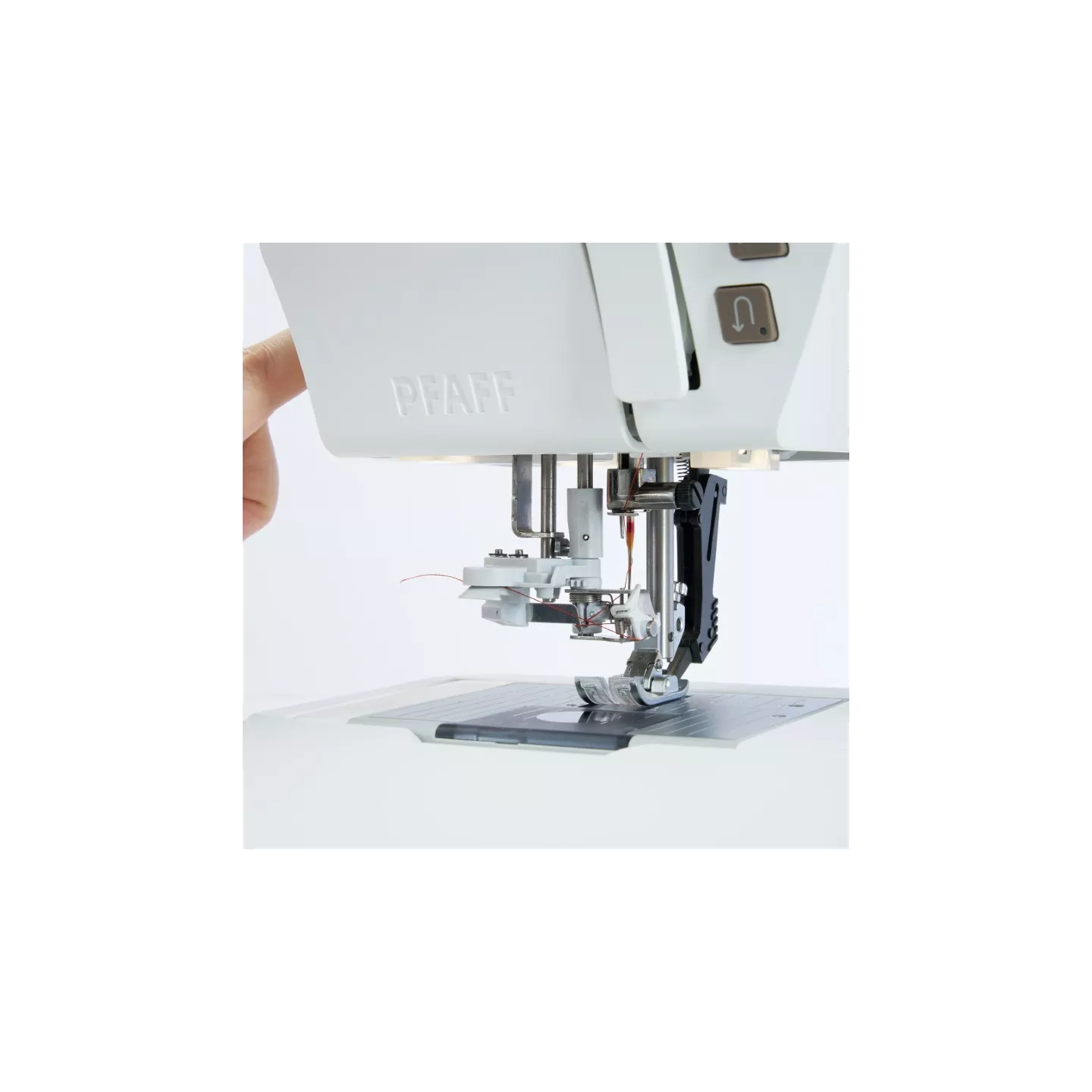 Pfaff Creative Elevate 680