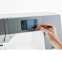 Charger l&#39;image dans la galerie, PFAFF Expression 720 SE
