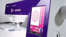 Charger l&#39;image dans la galerie, PFAFF Creative 4.5, grand module broderie
